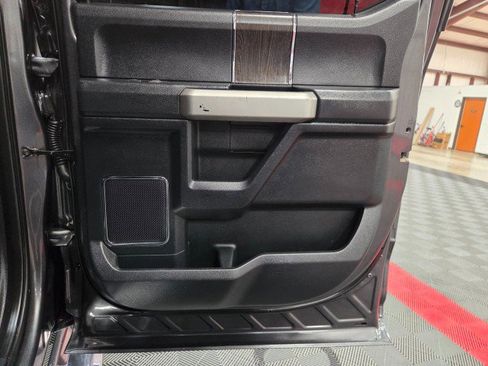 Used 2020 Ford F250 Lariat w/ Chrome Package image 48