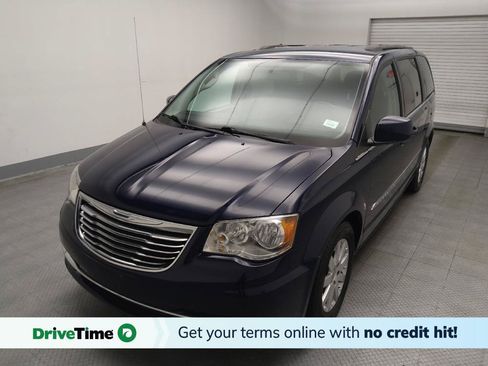Used 2015 Chrysler Town & Country Touring FWD image 1