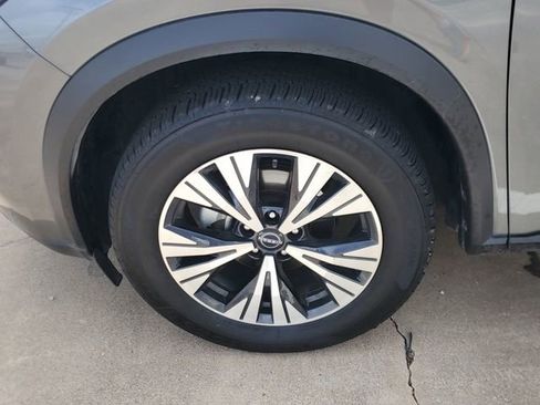 Used 2023 Nissan Rogue SV image 10