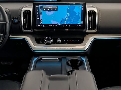 Certified 2025 Ford Expedition Platinum AWD/4WD image 17