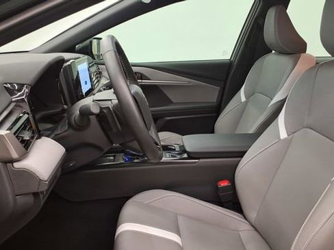 Used 2025 Toyota Camry LE image 12