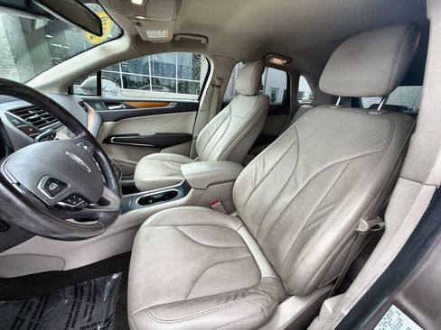 Used 2019 Lincoln MKC Select w/ Select Plus Package AWD/4WD image 13
