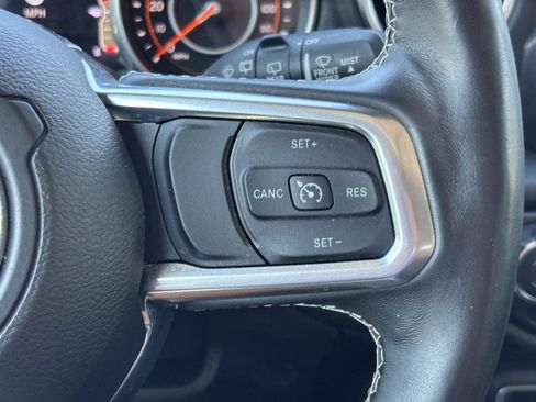 Used 2018 Jeep Wrangler Unlimited Sahara AWD/4WD image 18