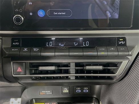 Used 2025 Toyota Camry SE image 22