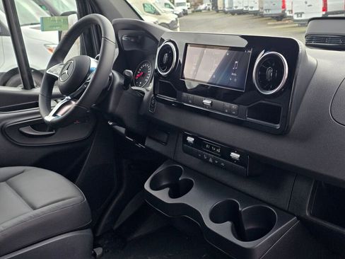New 2025 Mercedes-Benz Sprinter 2500 image 18