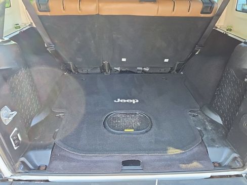 Used 2016 Jeep Wrangler Unlimited Rubicon w/ Dual Top Group AWD/4WD image 27