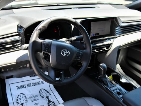 Used 2026 Toyota Camry SE w/ Convenience Package FWD image 16