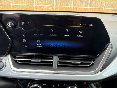 Used 2024 Chevrolet Trax LT w/ Driver Confidence Package image 17