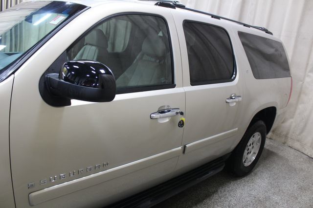 Used 2007 Chevrolet Suburban LT w/ LT Preferred Equipment Group AWD/4WD image 7