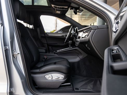 Certified 2026 Porsche Macan AWD/4WD image 45