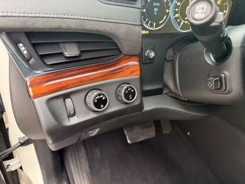 Used 2015 Cadillac Escalade Premium image 17