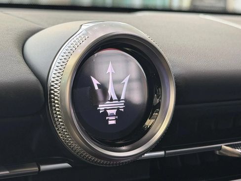 Used 2025 Maserati Grecale Modena AWD/4WD image 33