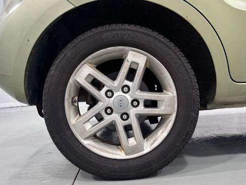 Used 2011 Kia Soul + FWD image 34
