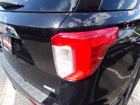 Used 2020 Ford Explorer XLT w/ Equipment Group 202A AWD/4WD image 38