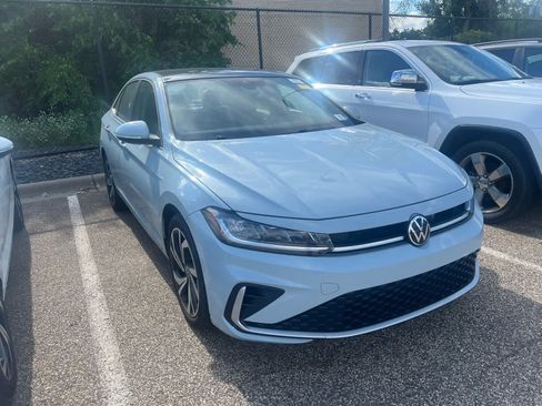 Used 2026 Volkswagen Jetta SEL FWD image 2