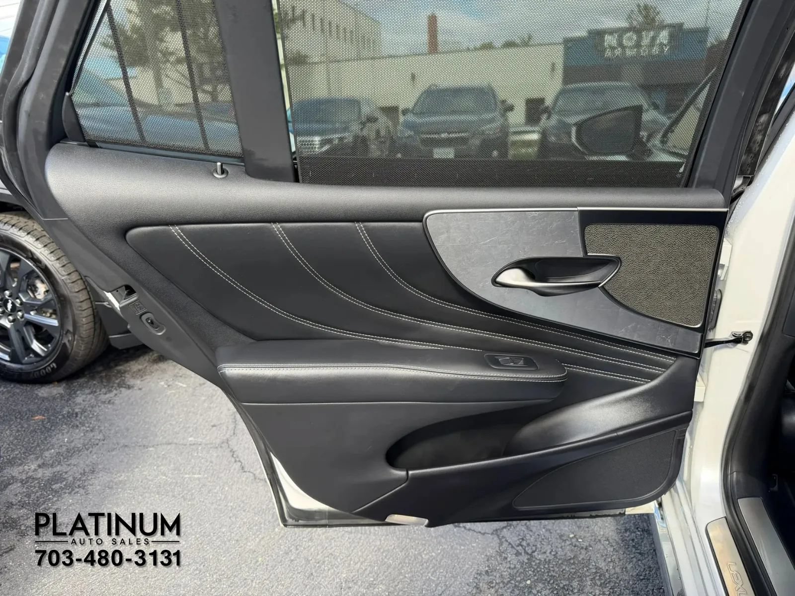 Used 2023 Lexus LS 500h AWD w/ Luxury Package image 21