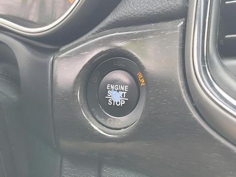 Used 2018 Jeep Grand Cherokee Altitude RWD image 5