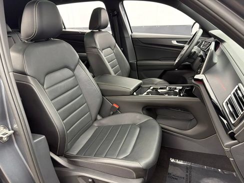 Used 2024 Volkswagen Atlas Cross Sport SEL R-Line AWD/4WD image 28