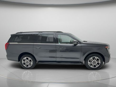 Used 2025 Ford Expedition Max Active AWD/4WD image 3