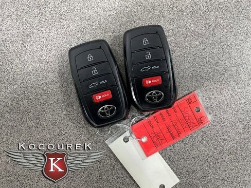 Used 2024 Toyota Highlander XLE AWD/4WD image 26