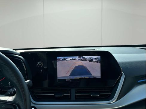 Used 2025 Chevrolet Trax LS w/ LS Convenience Package FWD image 30