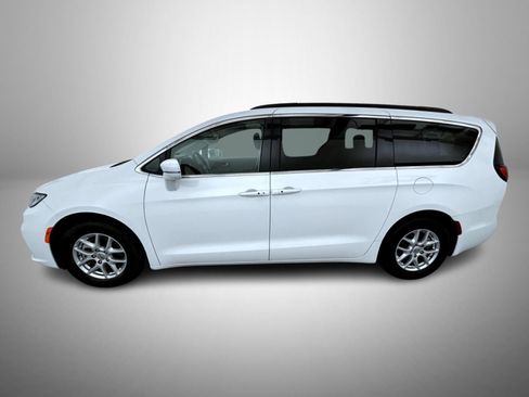 Certified 2022 Chrysler Pacifica Touring-L FWD image 8