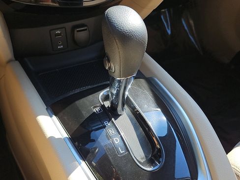 Used 2016 Nissan Rogue SV AWD/4WD image 14