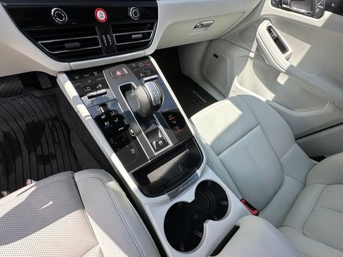 Certified 2026 Porsche Macan w/ Premium Package Plus AWD/4WD image 35