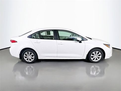 Used 2025 Toyota Corolla LE image 8
