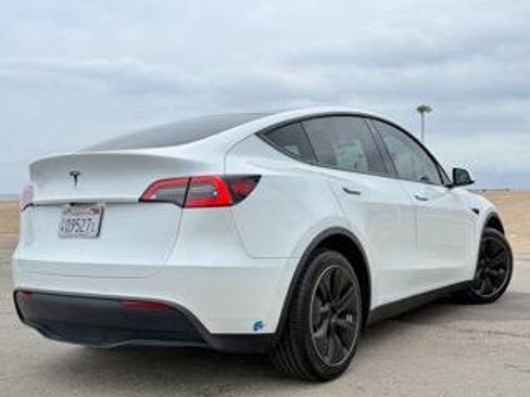 Used 2021 Tesla Model Y 2WD image 4
