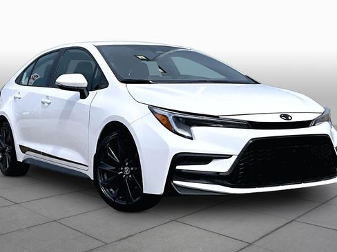 Used 2024 Toyota Corolla SE FWD image 3