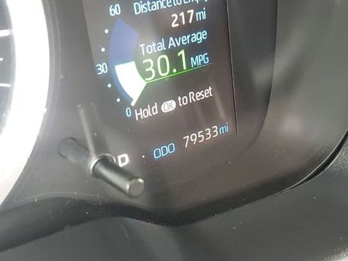 Used 2021 Toyota Corolla LE image 10