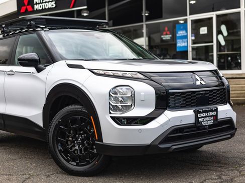 New 2026 Mitsubishi Outlander Trail Edition image 3