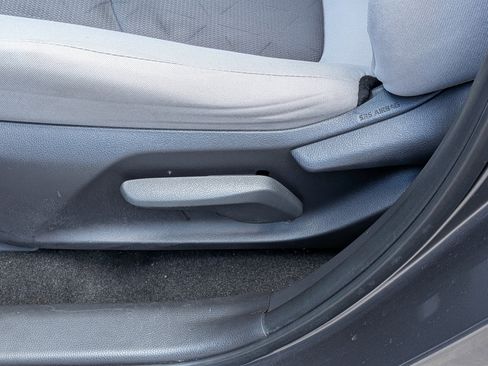 Used 2019 Toyota RAV4 XLE FWD image 21