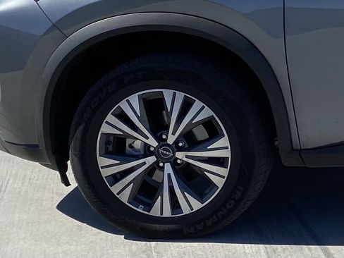 Used 2023 Nissan Rogue SV image 11