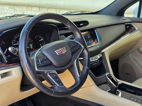 Used 2017 Cadillac XT5 Luxury w/ Driver Awareness Package AWD/4WD image 10