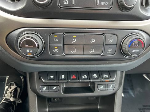 Used 2021 Chevrolet Colorado Z71 AWD/4WD image 13