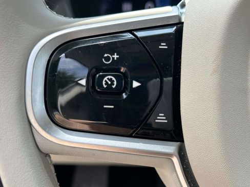 Certified 2025 Volvo XC60 B5 Ultra AWD/4WD image 22