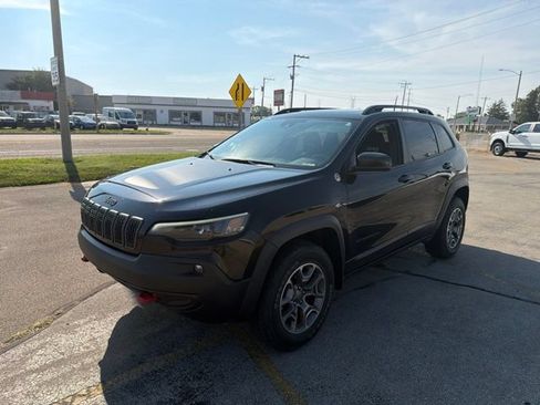 Used 2022 Jeep Cherokee Trailhawk w/ Sun, Sound & Nav Group AWD/4WD image 2