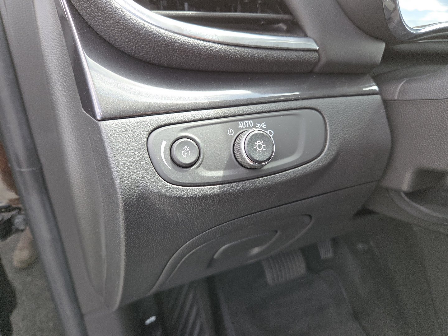 Used 2022 Buick Encore Preferred w/ Safety Package FWD image 24