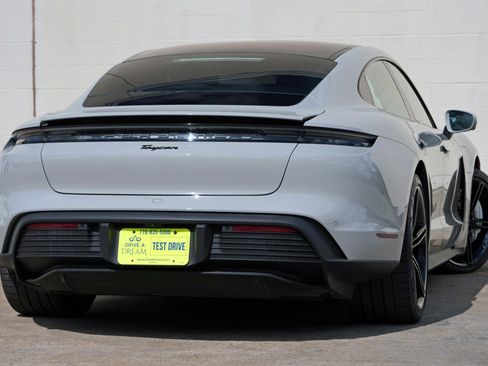 Used 2022 Porsche Taycan RWD image 5