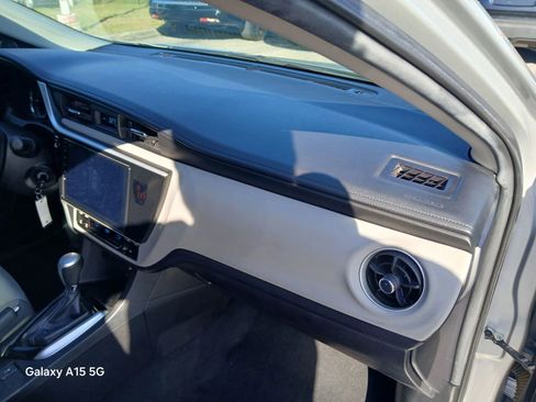 Used 2018 Toyota Corolla LE FWD image 15
