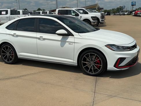 Used 2025 Volkswagen Jetta GLI Autobahn FWD image 9