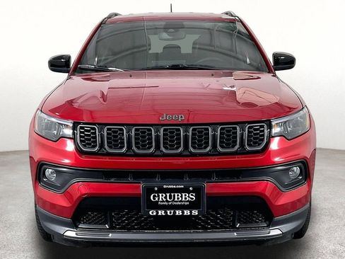 Used 2025 Jeep Compass Latitude w/ Altitude Special Edition AWD/4WD image 4