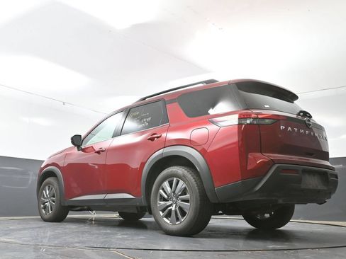 Used 2025 Nissan Pathfinder SV FWD image 31