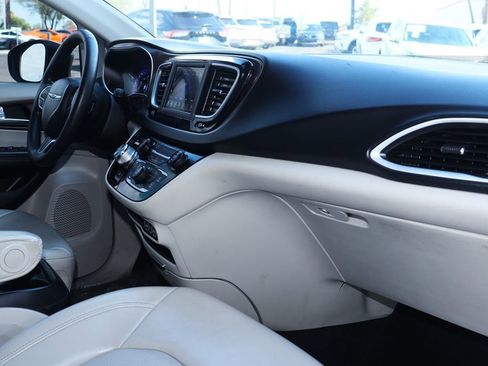 Used 2021 Chrysler Voyager Lxi image 39