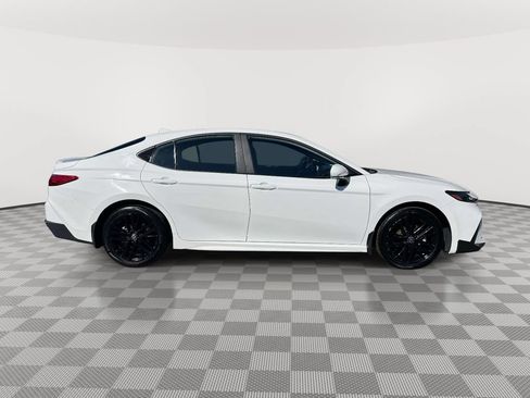 Used 2025 Toyota Camry SE AWD/4WD image 8