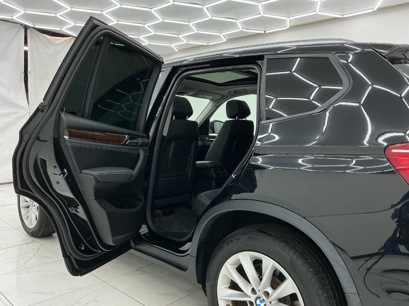 Used 2017 BMW X3 xDrive28i AWD/4WD image 22