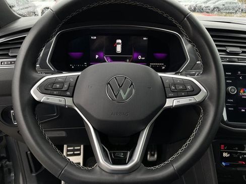 Used 2023 Volkswagen Tiguan SE R-Line image 15