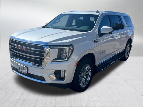 Used 2022 GMC Yukon XL SLT w/ SLT Premium Package image 7